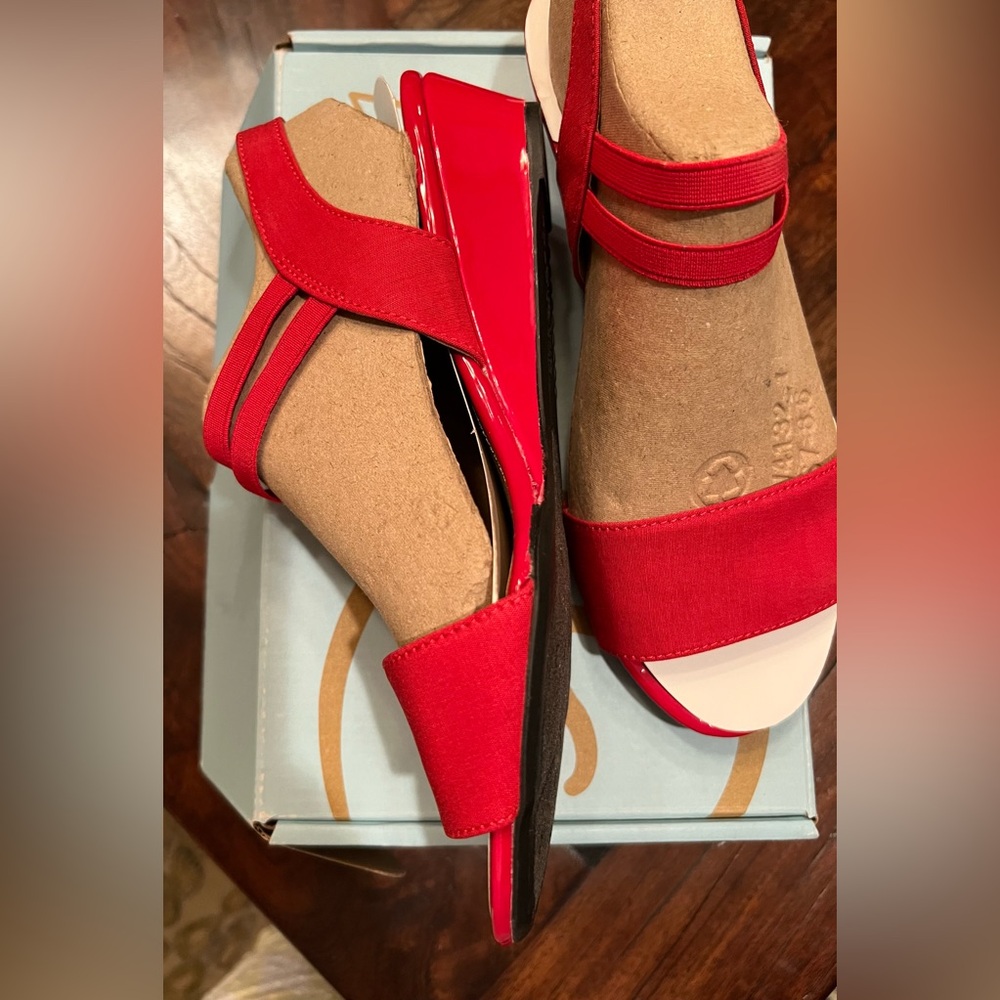 Life Stride - New In Box - 8 Wide - Yolo Red Wedge Sandle - Picture 3 of 10
